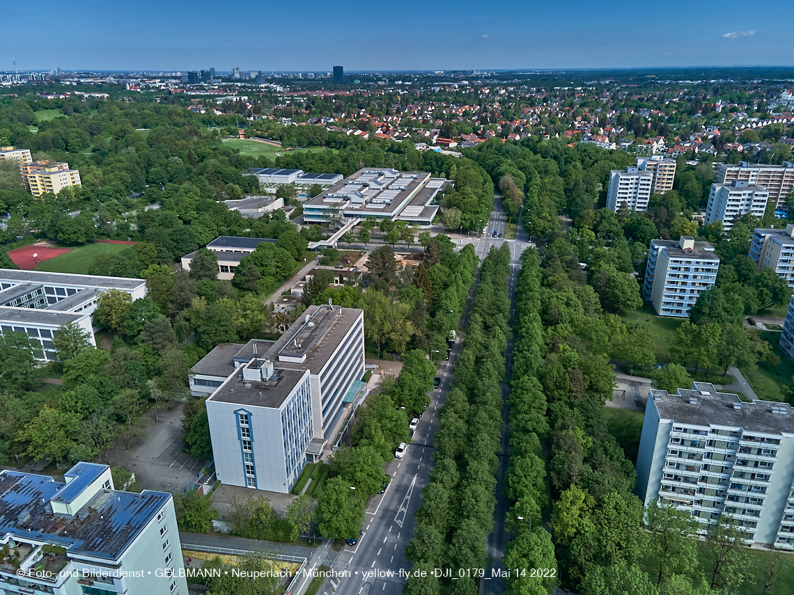 14.05.2022 - Luftbilder von der Baustelle Haus für Kinder in Neuperlach